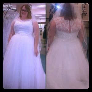 22w wedding dress, headpiece, and veil